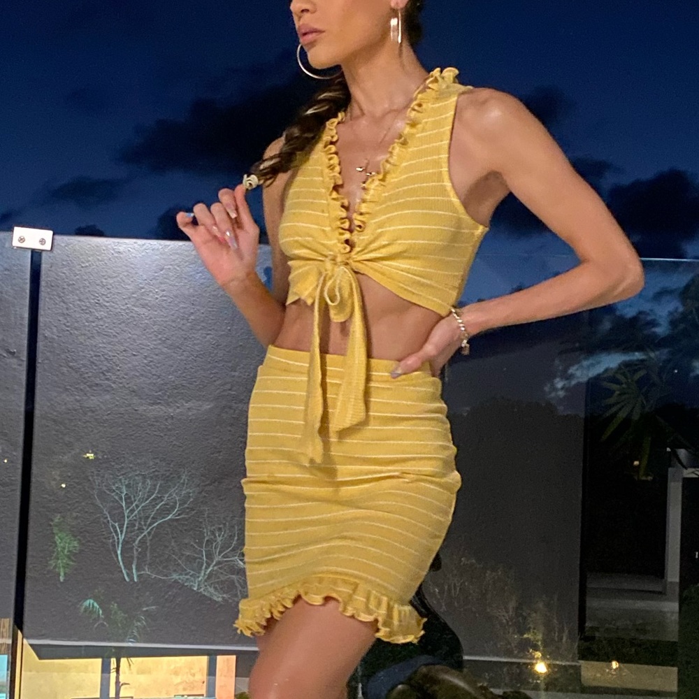 Yellow matching skirt